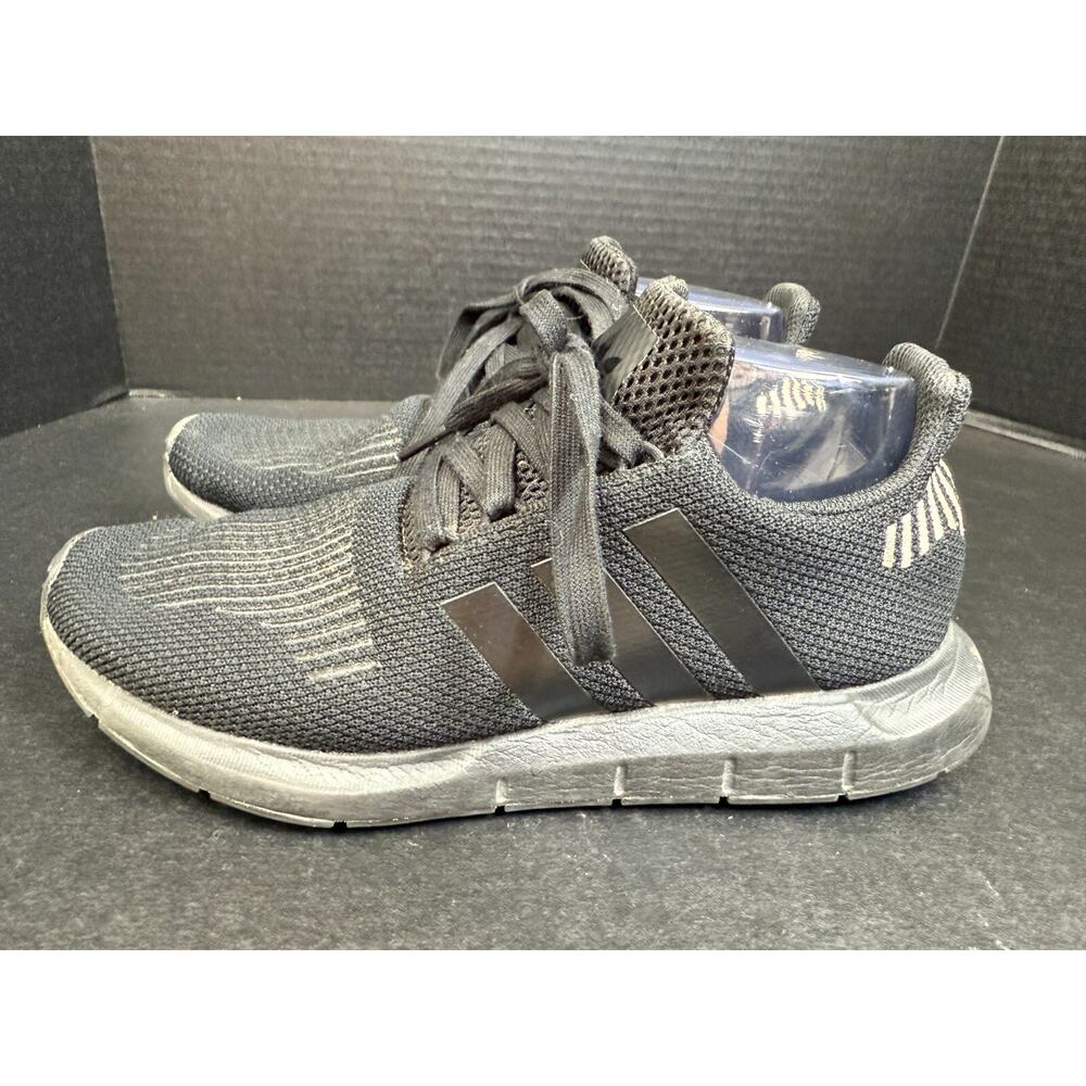 Adidas Swift Run Women's Athletic Shoes Triple Black FW5030 Size 8.5